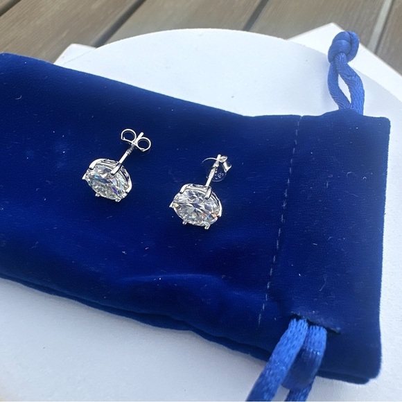 Moissanite Round Earrings 2CT with Blue Pouch - Picture 8 of 10